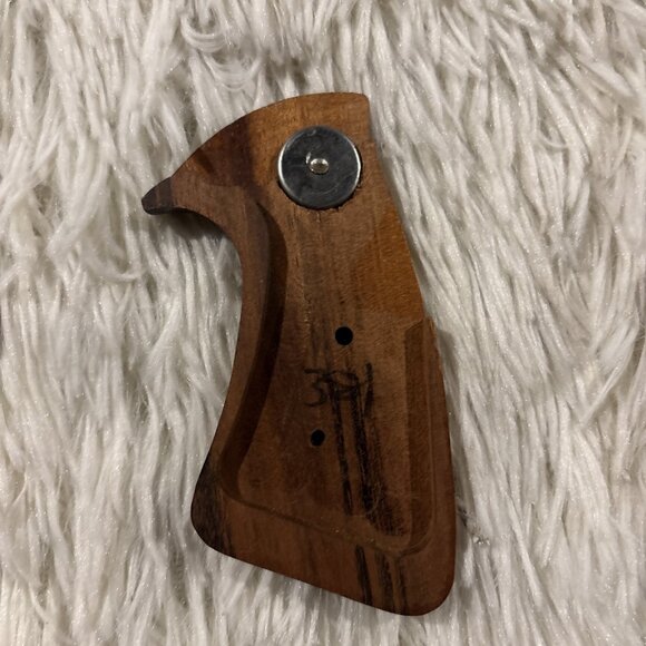 Smith And Wesson OEM Round Butt Wood Grips Checkered - Picture 6 of 6